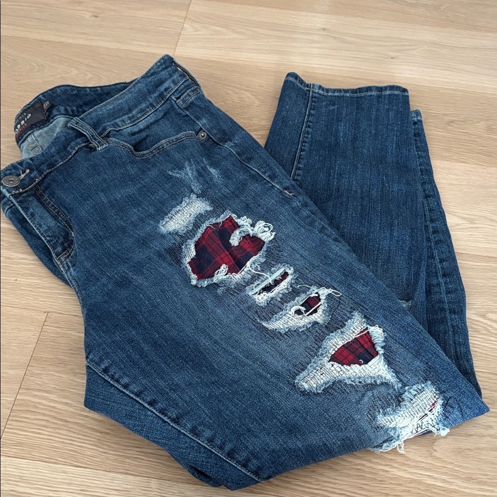 TORRID (20R) Premium Boyfriend Jeans Dark Wash Plaid Destruction Mid-Rise - Picture 12 of 13